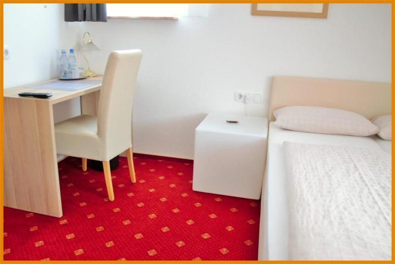 Hotel-Garni 'Zum Weinkrug' Sommerhausen Dış mekan fotoğraf
