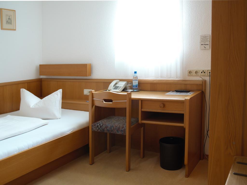 Hotel-Garni 'Zum Weinkrug' Sommerhausen Oda fotoğraf